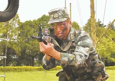 “中国军人的意志比钢铁还硬!”