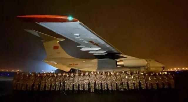 这些战“疫”瞬间,让我们坚信终将春暖花开