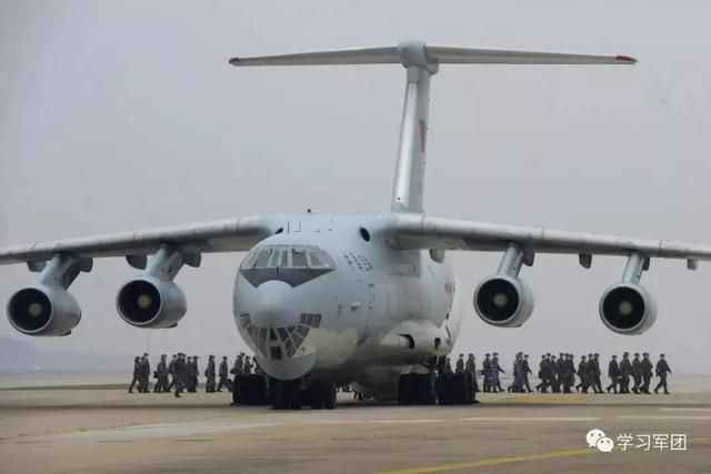 这些战“疫”瞬间,让我们坚信终将春暖花开