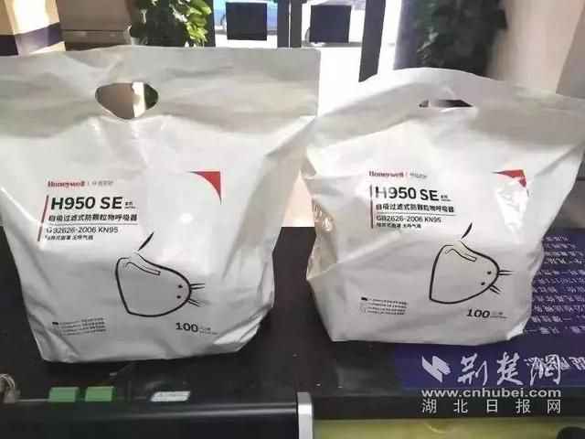 这些战“疫”瞬间,让我们坚信终将春暖花开