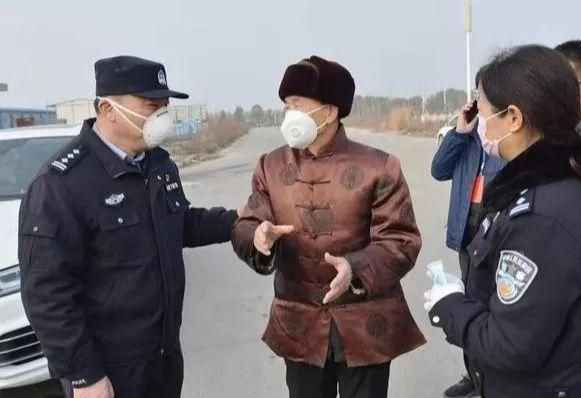 这些战“疫”瞬间,让我们坚信终将春暖花开