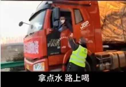 这些战“疫”瞬间,让我们坚信终将春暖花开