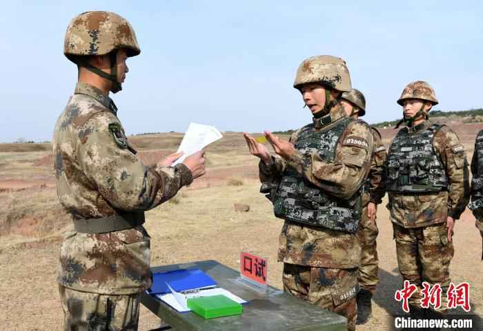 陆军第71集团军某合成旅组织手榴弹实投考核