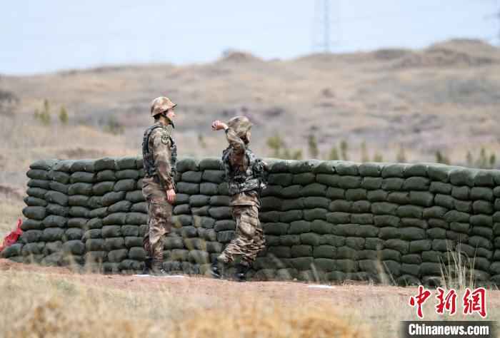 陆军第71集团军某合成旅组织手榴弹实投考核