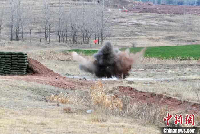 陆军第71集团军某合成旅组织手榴弹实投考核