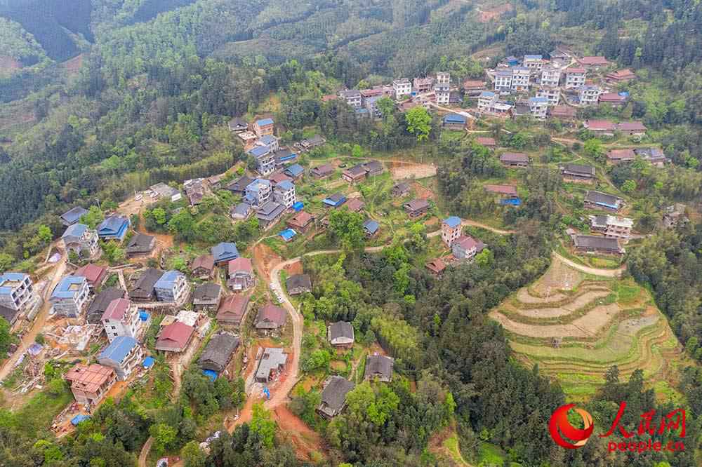 广西柳州：武警官兵助力扶贫产业复工复产