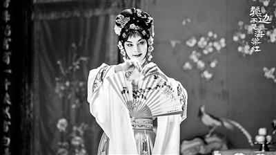 《鬓边不是海棠红》如何盘红京剧“IP”