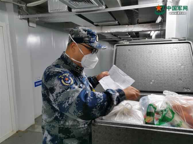 火神山的“火头军”苏昱亚：用食物暖胃 用服务