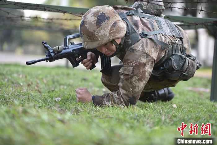 “二次入伍”的老兵：不负韶华迎挑战 矢志不渝