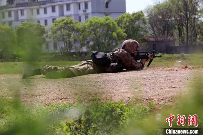 直击部队春季大练兵比武现场：各显其能 “战味