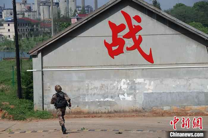 直击部队春季大练兵比武现场：各显其能 “战味