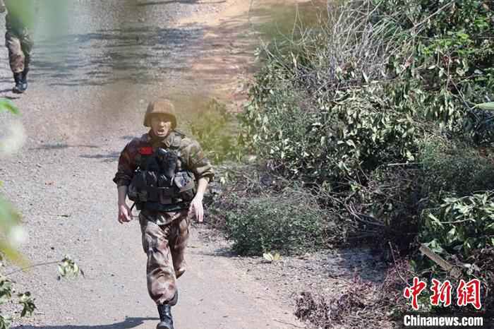 直击部队春季大练兵比武现场：各显其能 “战味