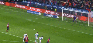 下半时,奥萨苏纳通过点球攻破西班牙人队大门。 西甲综述:皇马告负巴萨重回榜首,武磊半场被