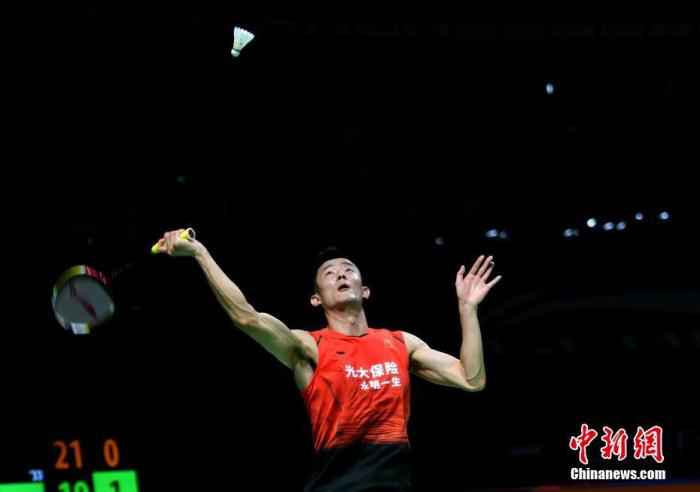 不敌队友谌龙 ,林丹支止步16强,无缘下一轮。资料图:谌龙。 中新社记者 吕明 摄 林丹全英赛出局奥运希望渺茫 道别传奇一刻或已