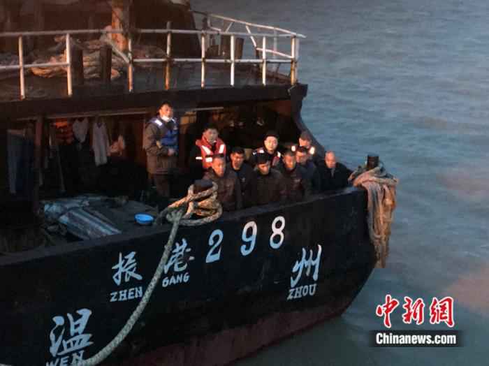 上海警方打击“幽灵船”“马甲船”等非法船舶