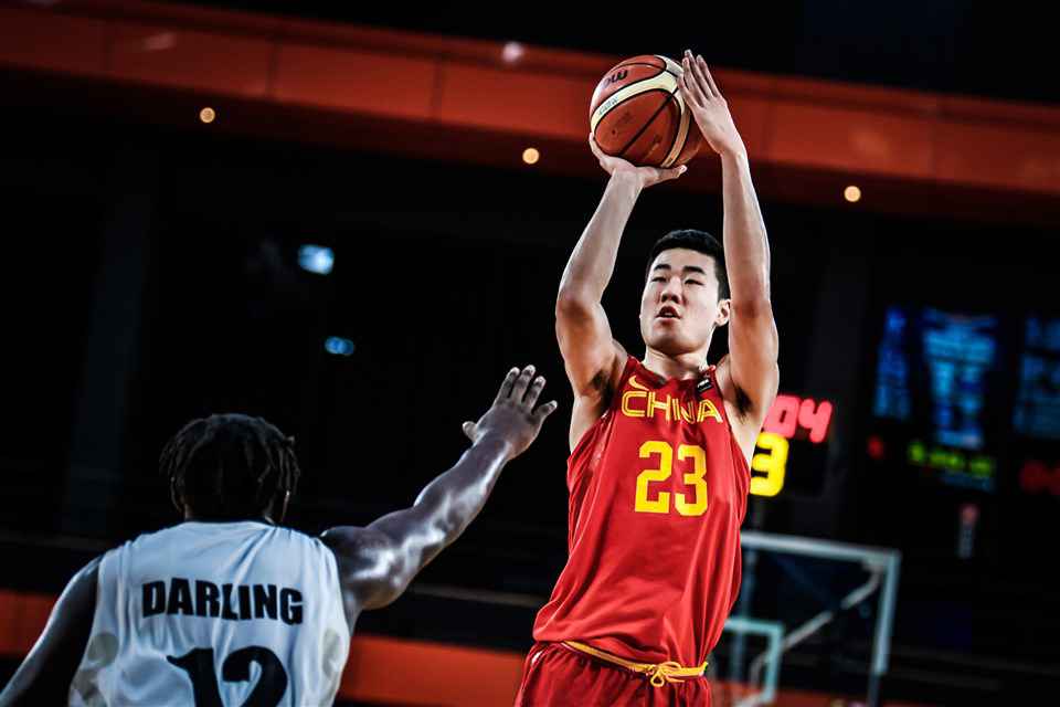 王泉泽。图片来源:FIBA官网 FIBA评20位20岁以下亚洲篮球之星 王泉泽与郭昊文