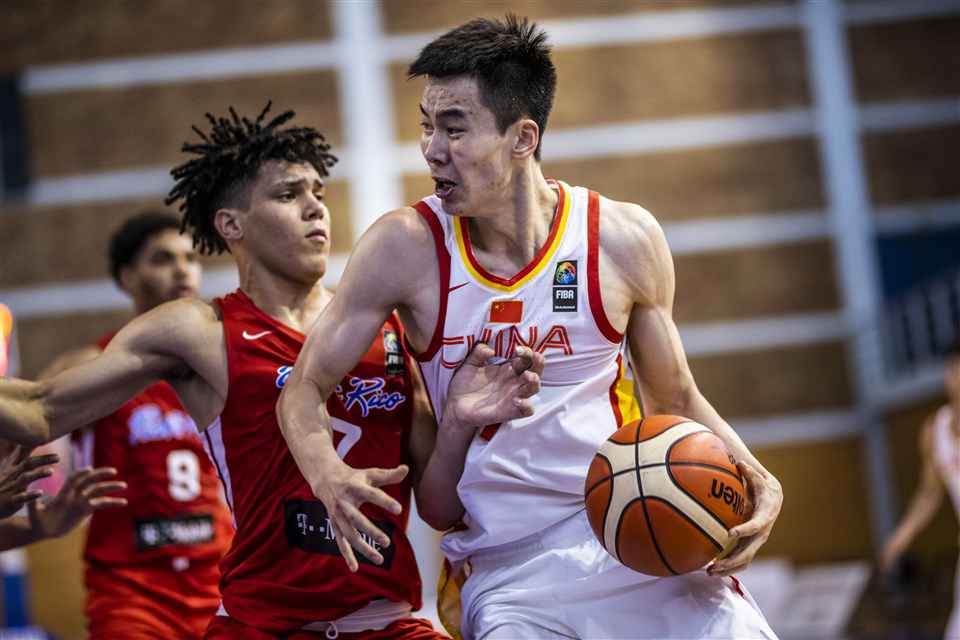 郭昊文。图片来源:FIBA官网 FIBA评20位20岁以下亚洲篮球之星 王泉泽与郭昊文