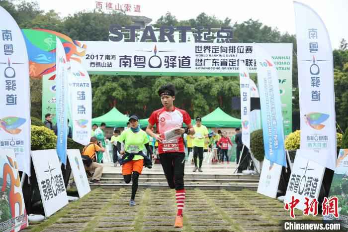 广东绿道网络连接21个地市长达1.8万多公里,以绿道为载体,在乡村,特别是贫困山区开展的南粤古驿道定向大赛等系列体育赛事 资料图 广东省体育局供图 广东绿道网络连接21个地市长达1.8万多公里