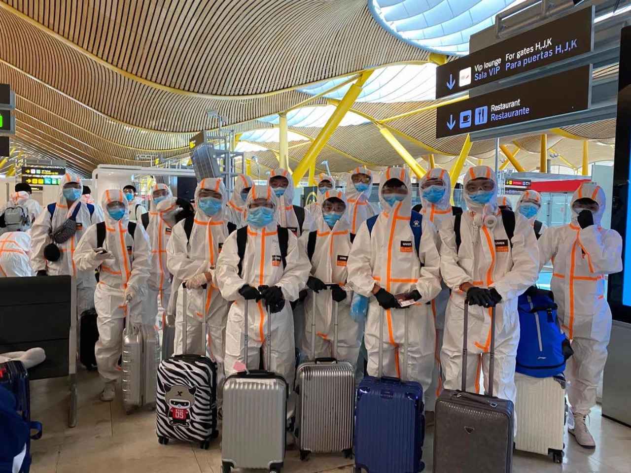 图片来源:武汉三镇俱乐部官方社交媒体 结束海外封闭隔离,武汉三镇梯队一行111人回家