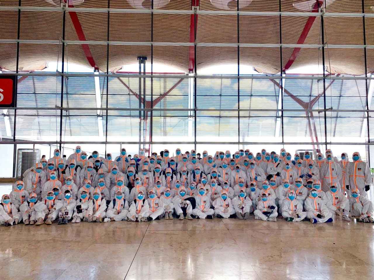 图片来源:武汉三镇俱乐部官方社交媒体 结束海外封闭隔离,武汉三镇梯队一行111人回家