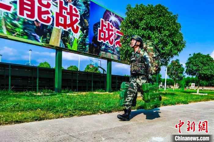 武警广西总队特战队员：能文能武 敢打敢拼