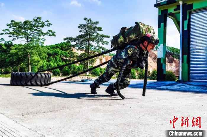 武警广西总队特战队员：能文能武 敢打敢拼