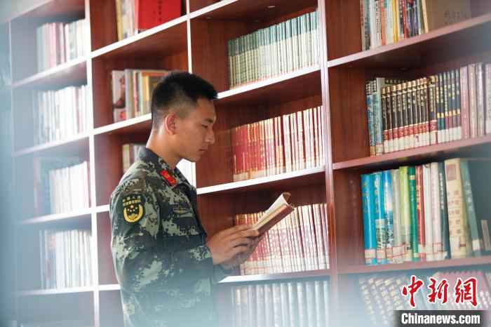 武警广西总队特战队员：能文能武 敢打敢拼