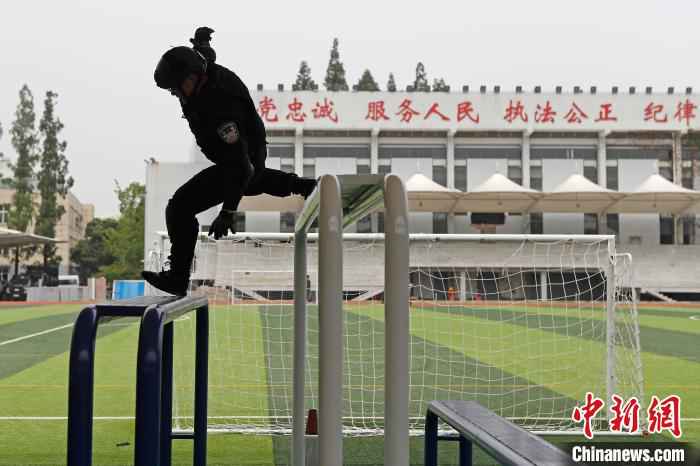 瞄准实战、苦练本领 上海公安特警开展春训大练