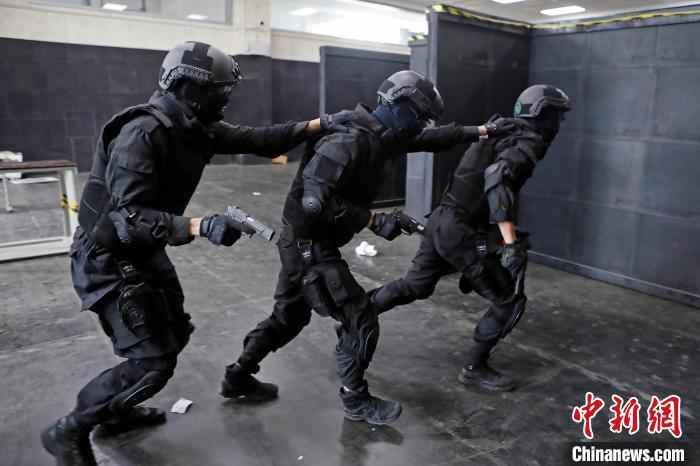 瞄准实战、苦练本领 上海公安特警开展春训大练