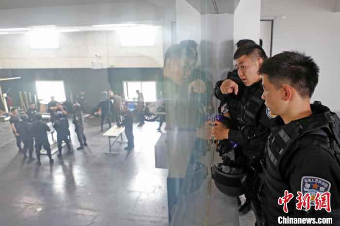 瞄准实战、苦练本领 上海公安特警开展春训大练