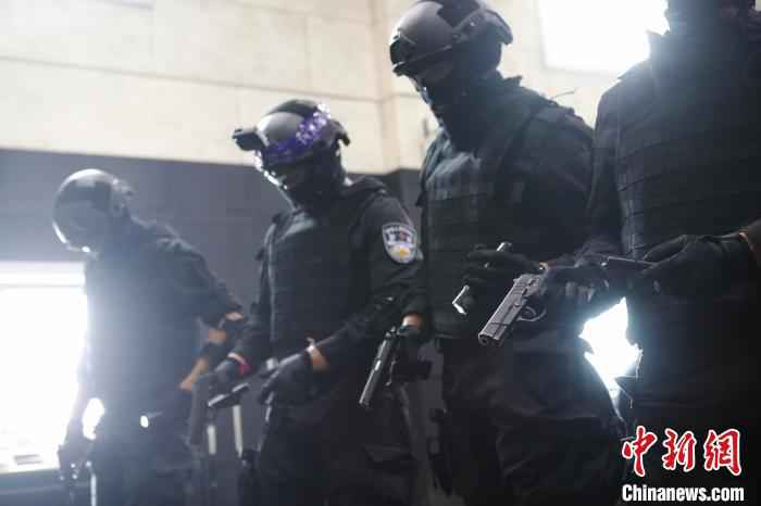 瞄准实战、苦练本领 上海公安特警开展春训大练