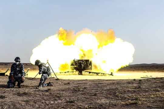 中国00后新兵鏖战西北大漠：真正感受到了战场氛