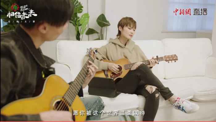 王菲改编《人间》，周迅在马路边唱歌…这场义