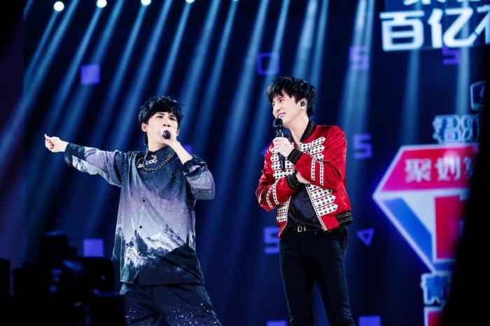 江苏卫视55盛典节目单曝光 伍佰演唱《Last Dance》