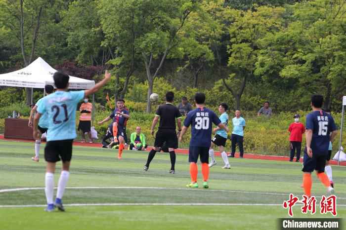 山东青岛首个全面开赛的大型全民健身活动启幕