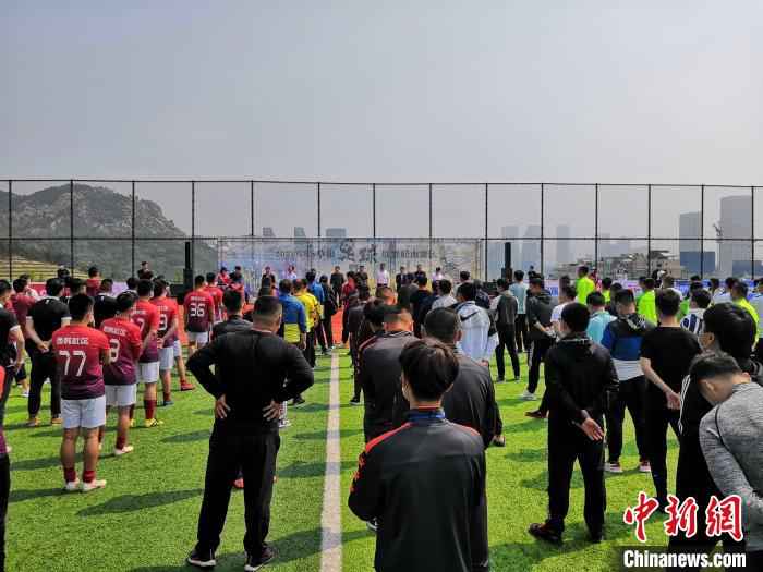 山东青岛首个全面开赛的大型全民健身活动启幕