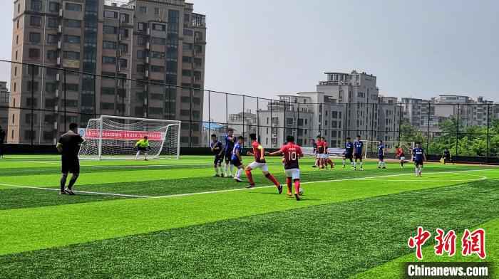 山东青岛首个全面开赛的大型全民健身活动启幕