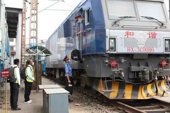 铁路来了外籍火车司机?真相是……