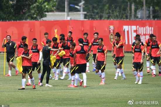 谭龙：归化球员加入是良性竞争，要为国足进更