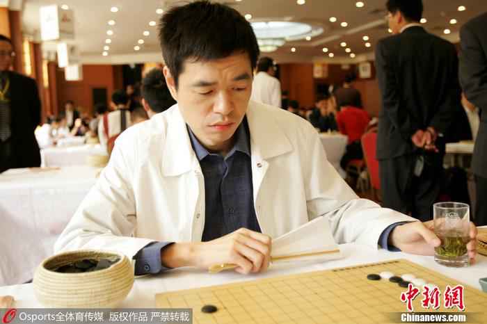 资料图:马晓春在比赛中 图片来源:Osports全体育图片社 体坛留声机丨25年前,他曾“拯救”了中国围棋