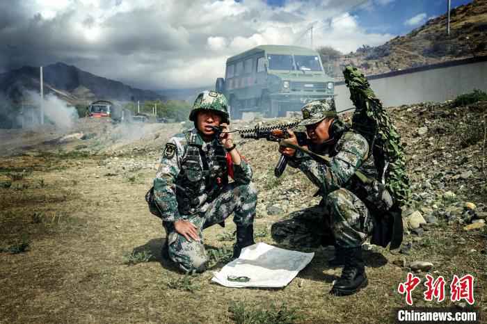 雪域高原砺精兵 西藏军区某部开展多课目综合演