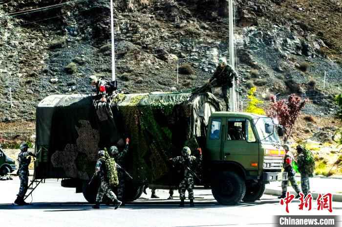 雪域高原砺精兵 西藏军区某部开展多课目综合演