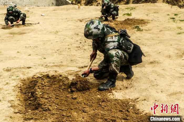 雪域高原砺精兵 西藏军区某部开展多课目综合演
