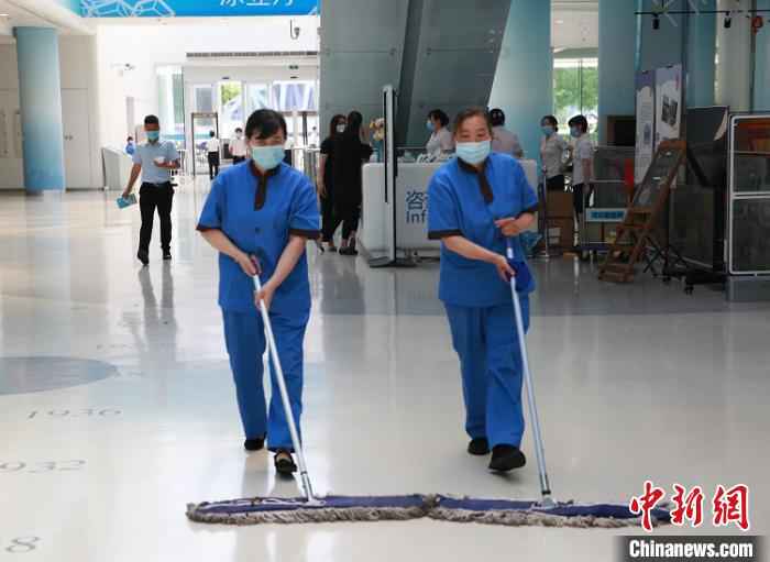6月2日,国家游泳中心对民众恢复旅游参观。水立方供图 水立方2日起恢复参观 每日限入3000人