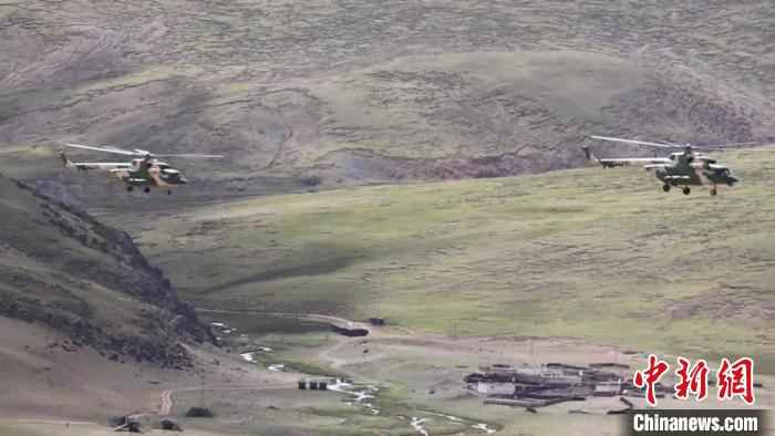 西藏军区某旅步兵营组织步坦协同演练