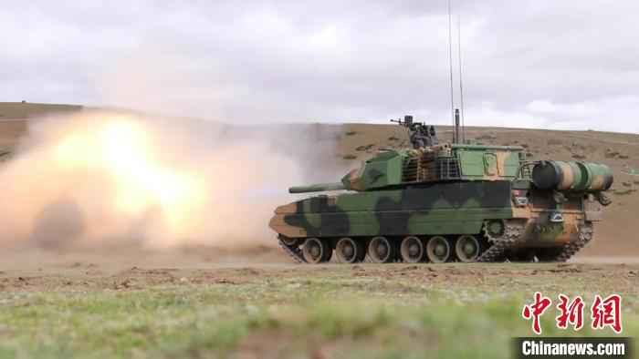 西藏军区某旅步兵营组织步坦协同演练