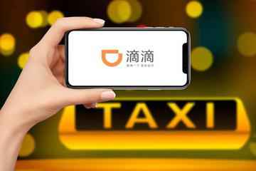 618、上市两不误，京东港股开门红