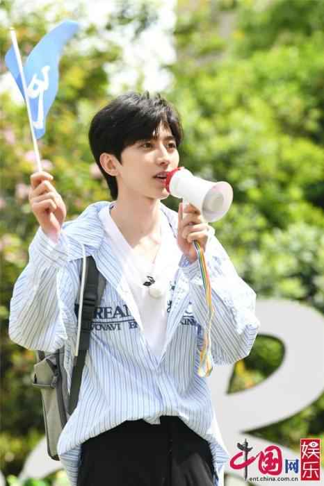 《奔跑吧》“旅游团”开启春游之旅 暗藏神秘任