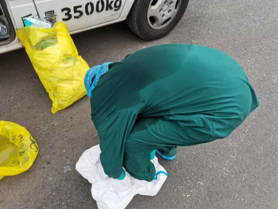 英雄再出征!北京多家医疗机构派出医疗队员驰