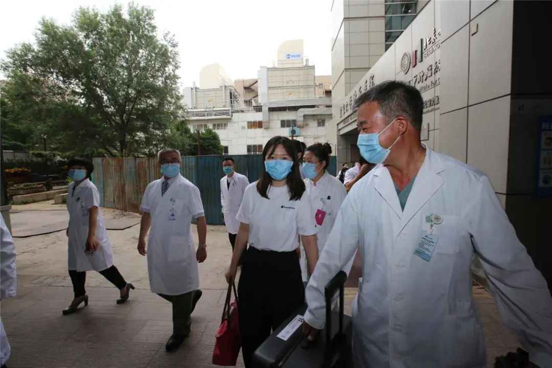 英雄再出征!北京多家医疗机构派出医疗队员驰